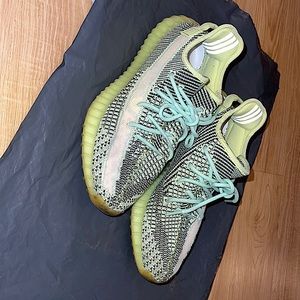 Yeezy 350 v2 Yeezreel - Lightly used
